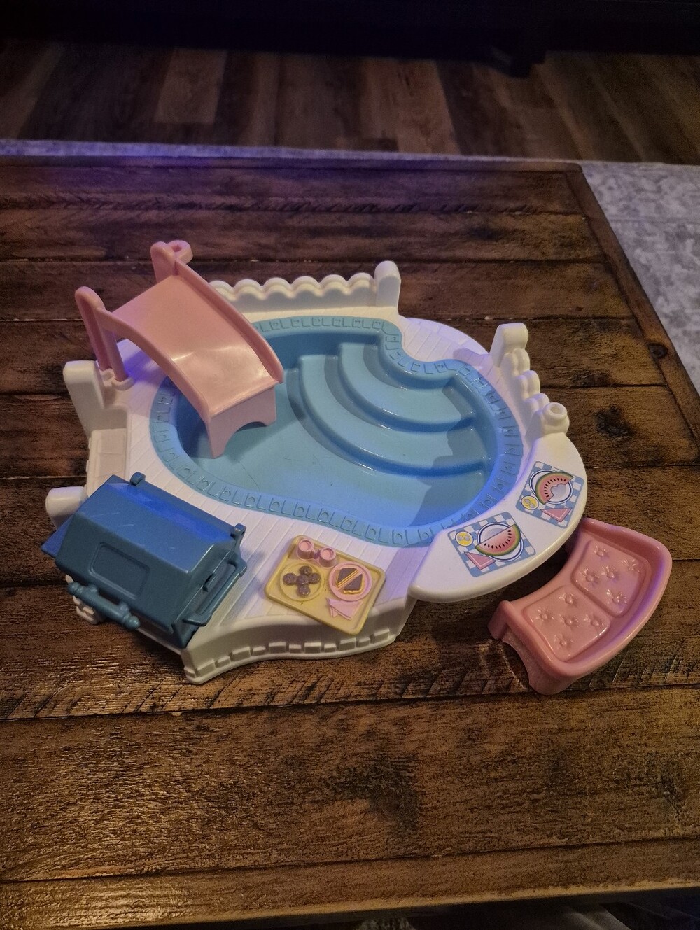 Loving Family Vintage Kids Pool Playset
